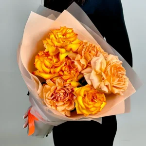 7 оранжевых французских роз