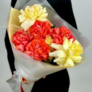 7 разноцветных французских роз