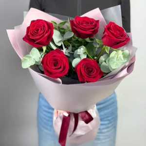 Букет из 5 красных роз
